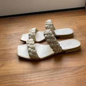 Dolce Vita Indy Sandal in Ivory Stella